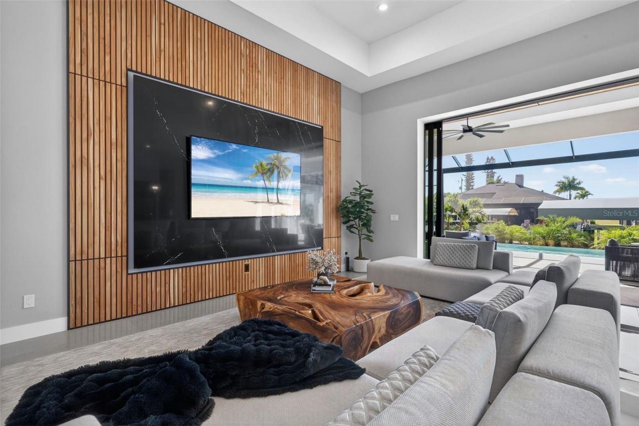 2002 SE 18th Avenue, Cape Coral, FL 33990 Photo