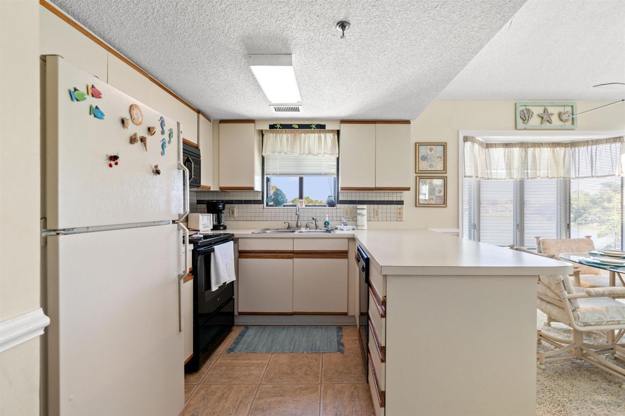 806 Conway St. Photo 6