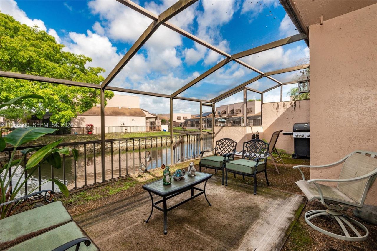 1172 NW 122nd Ter, Pembroke Pines, FL 33026 Photo