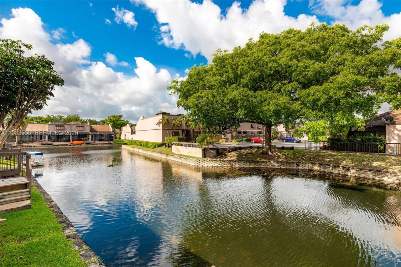 1172 NW 122nd Ter, Pembroke Pines, FL 33026 Photo