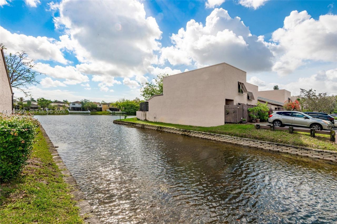 1172 NW 122nd Ter, Pembroke Pines, FL 33026 Photo