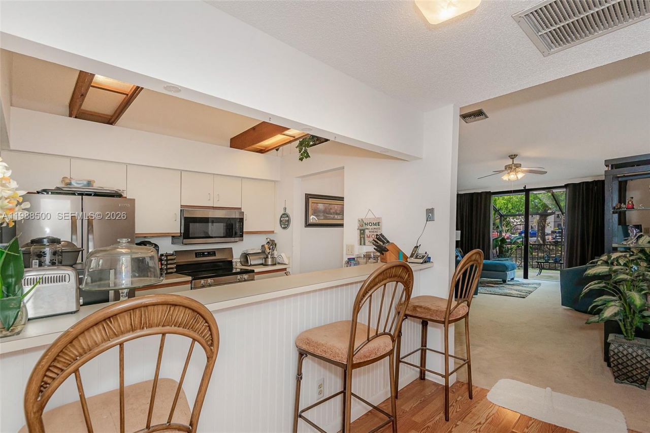 1172 NW 122nd Ter, Pembroke Pines, FL 33026 Photo