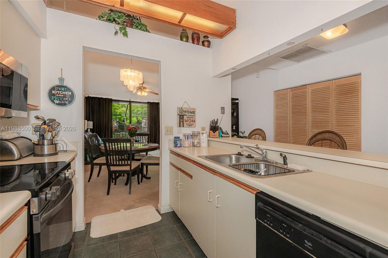 1172 NW 122nd Ter, Pembroke Pines, FL 33026 Photo