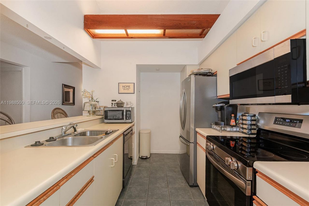 1172 NW 122nd Ter, Pembroke Pines, FL 33026 Photo