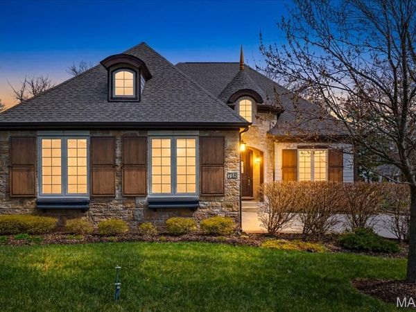 718 Woods Of Ladue Lane, St Louis, MO 63124