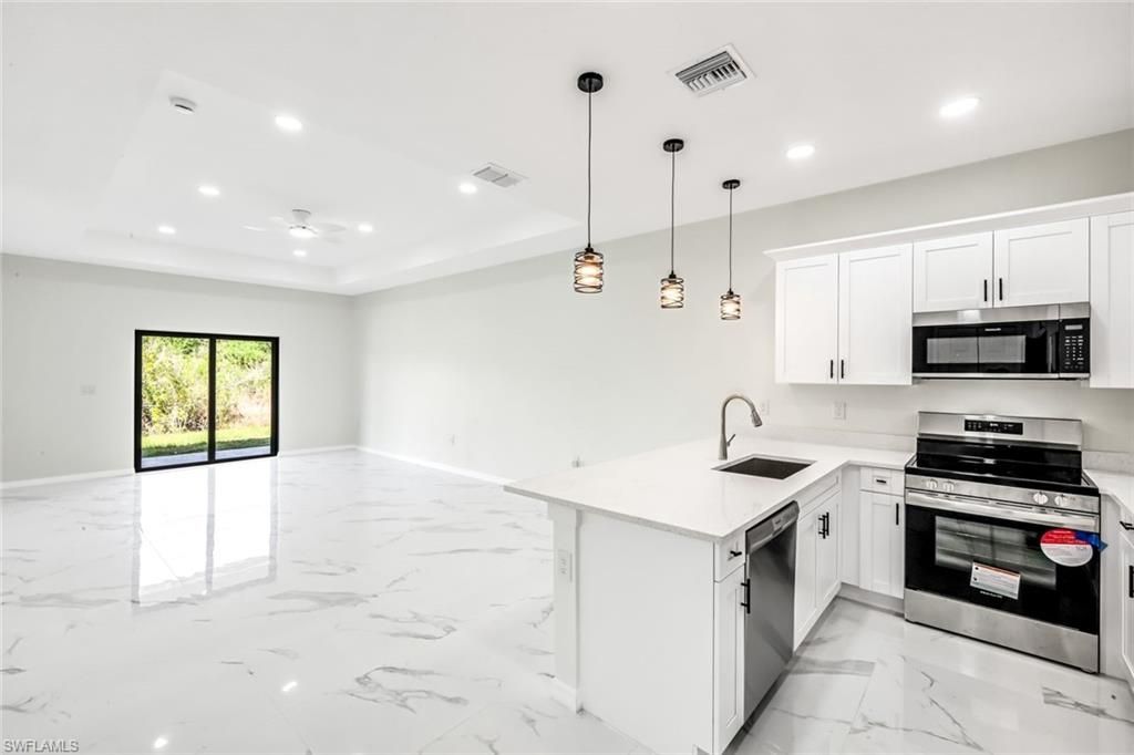 1235/1237 Hillcrest St E, Lehigh Acres, FL 33974 Photo