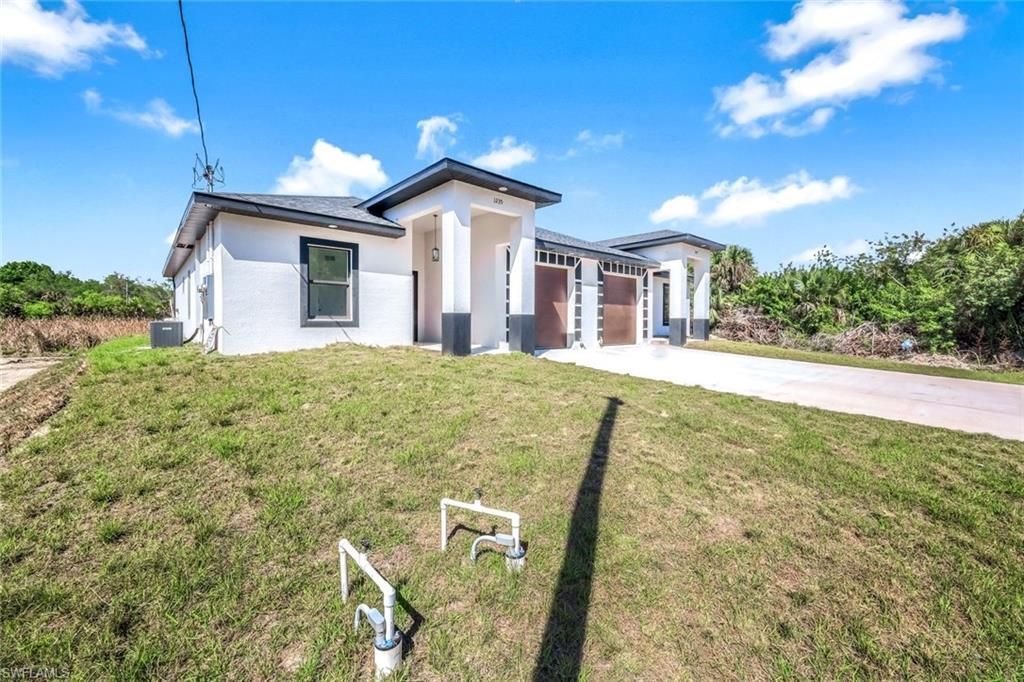 1235/1237 Hillcrest St E, Lehigh Acres, FL 33974 Photo