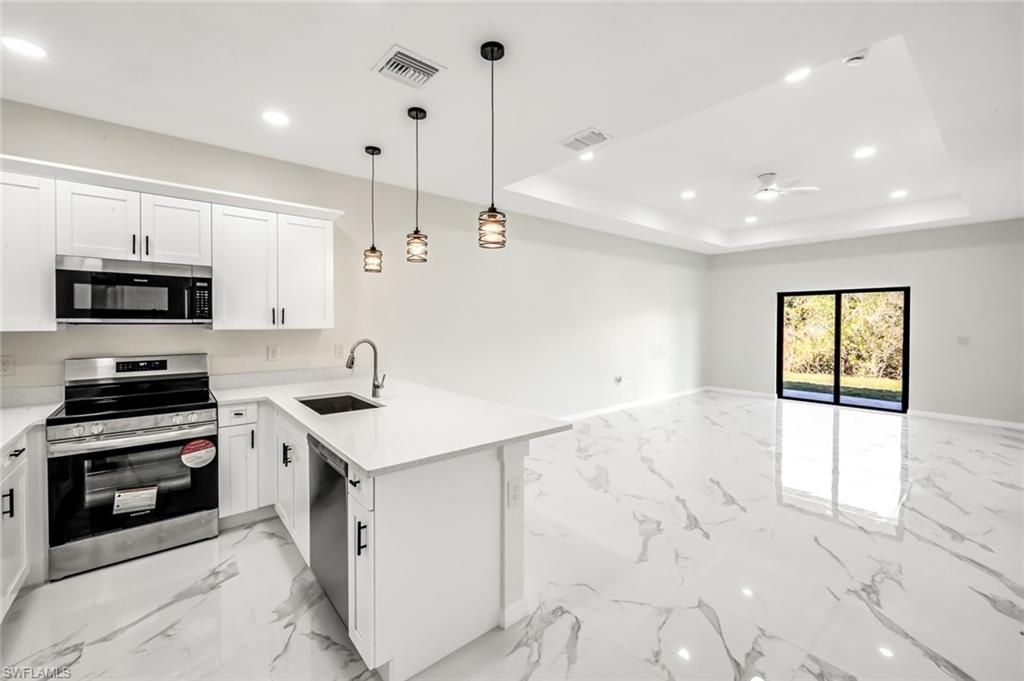 1235/1237 Hillcrest St E, Lehigh Acres, FL 33974 Photo