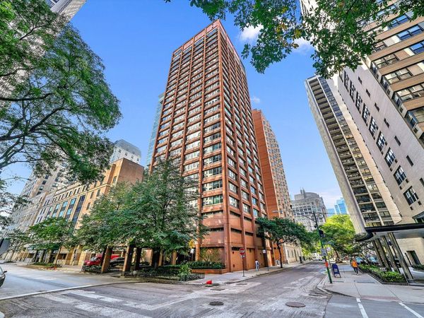247 E Chestnut Street , Unit 1301, Chicago, IL 60611