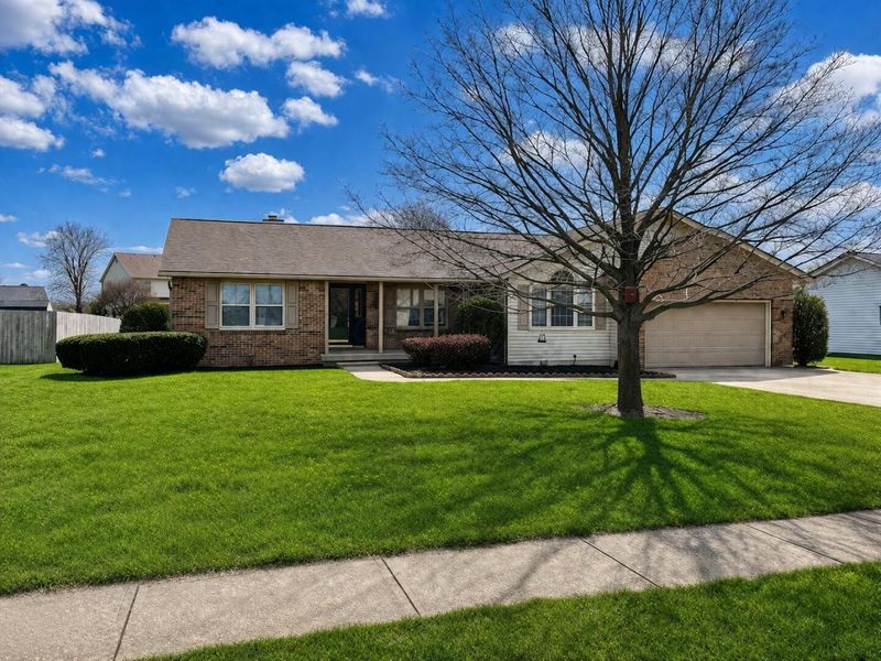 298 Kensington Court, London, OH 43140 Photo 1