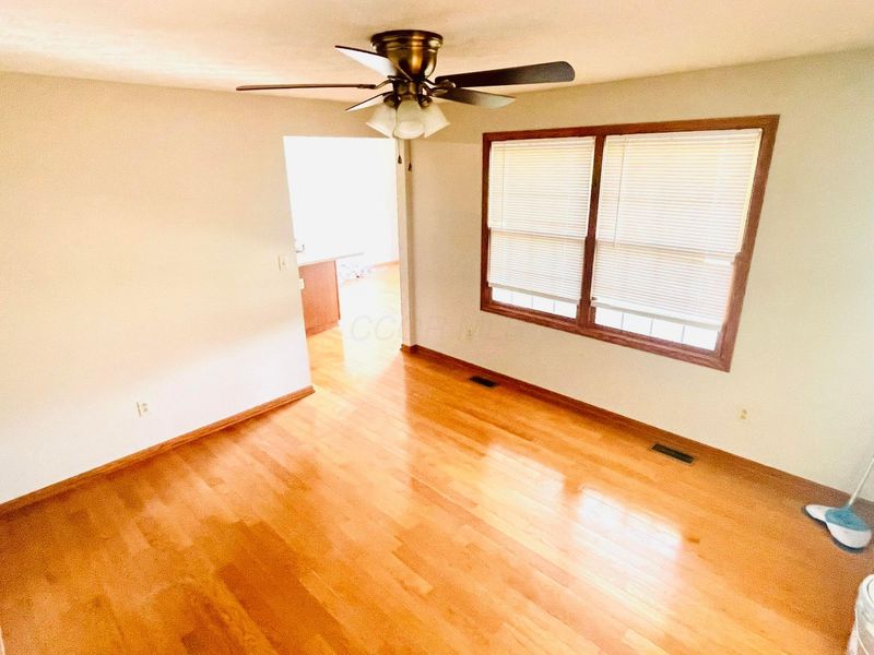 298 Kensington Court, London, OH 43140 Photo 3