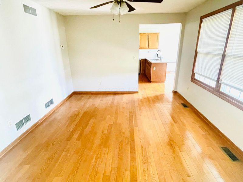 298 Kensington Court, London, OH 43140 Photo 4