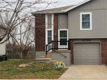 8736 N HULL Avenue, Kansas City, MO 64154