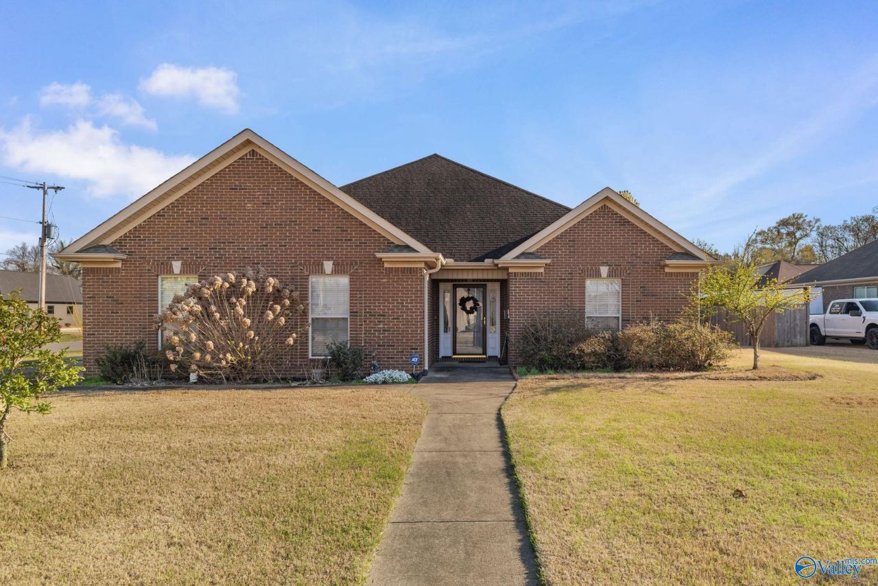 2018 Pleasant Drive, Muscle Shoals, AL 35661 Main Photo