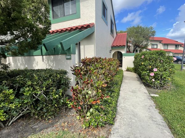 24 Lexington Lane W, Unit D 24, Palm Beach Gardens, FL 33418