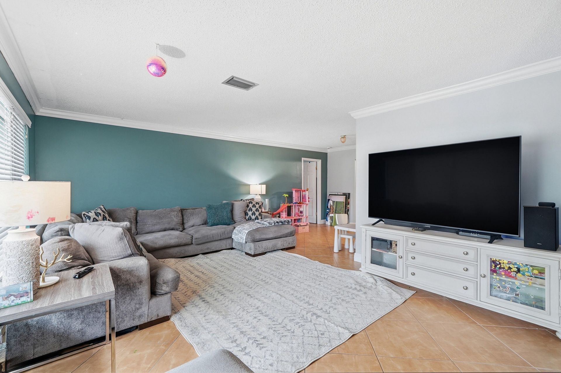 2301 NW 37th Avenue, Lauderdale Lakes, FL 33311 Photo