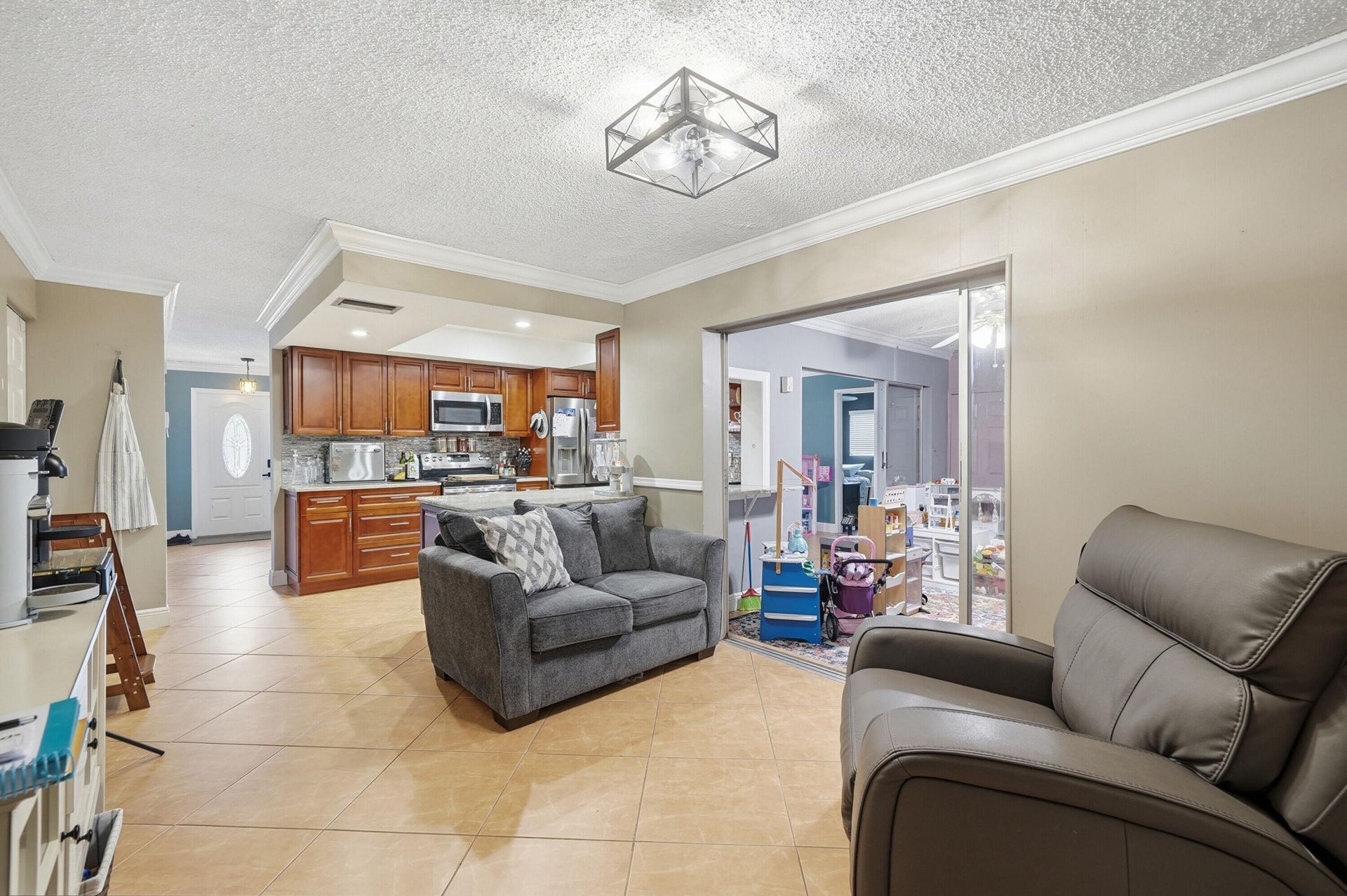 2301 NW 37th Avenue, Lauderdale Lakes, FL 33311 Photo