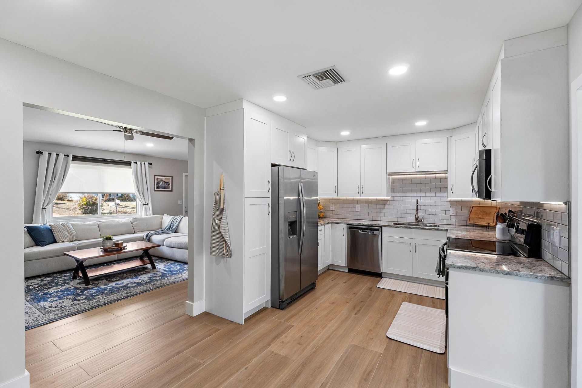 8913 SE Sandridge Avenue, Hobe Sound, FL 33455 Photo