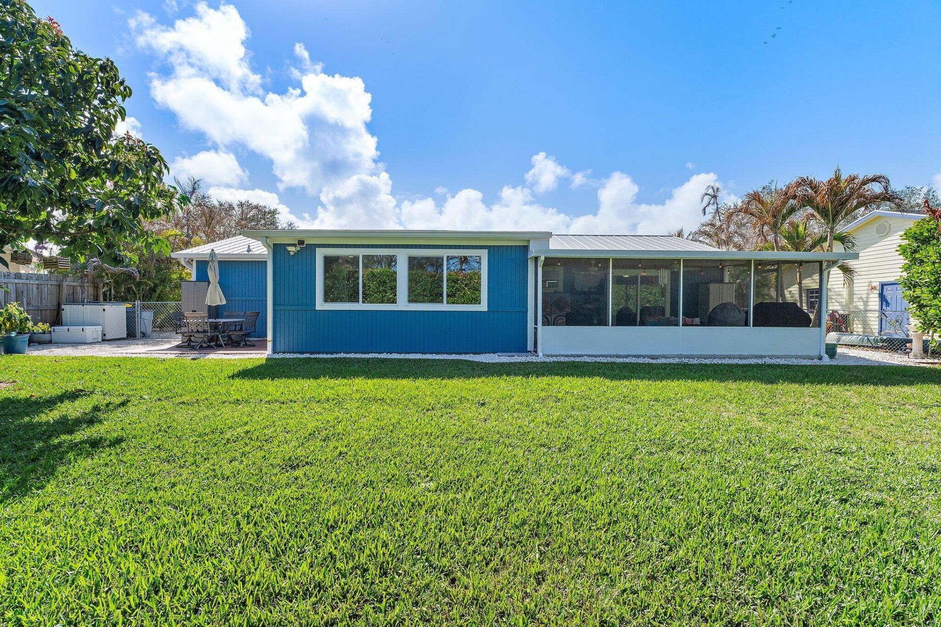 8913 SE Sandridge Avenue, Hobe Sound, FL 33455 Photo