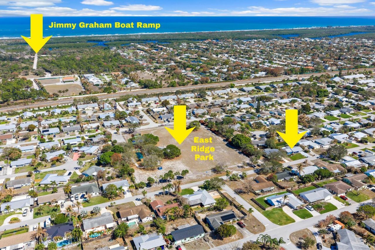 8913 SE Sandridge Avenue, Hobe Sound, FL 33455 Photo