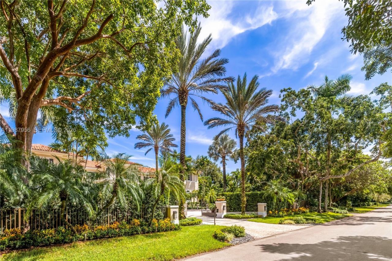 5250 Snapper Creek Rd , Coral Gables, FL 33156 Photo