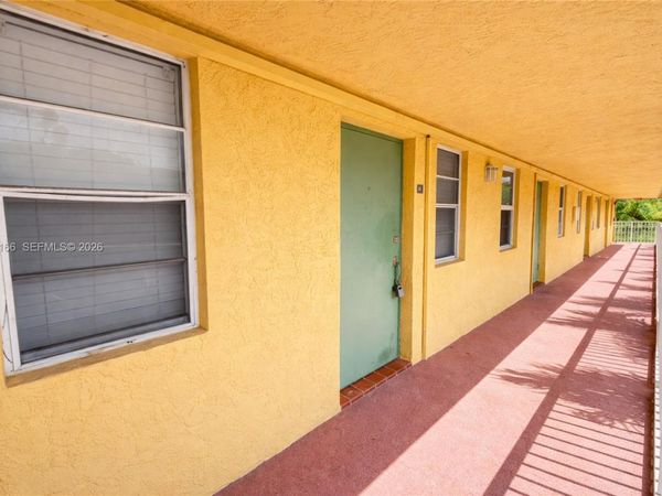 4081 N Dixie Hwy, Unit 28, Oakland Park, FL 33334