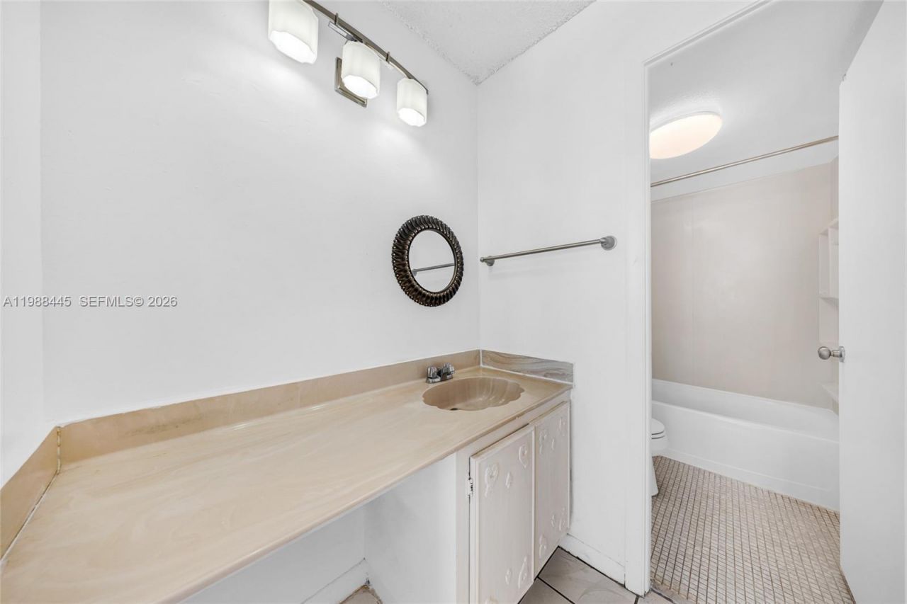 6900 Bay Dr , Unit 7E, Miami Beach, FL 33141 Photo