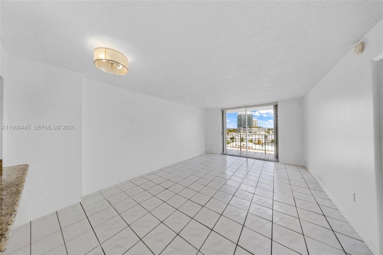 6900 Bay Dr , Unit 7E, Miami Beach, FL 33141 Photo