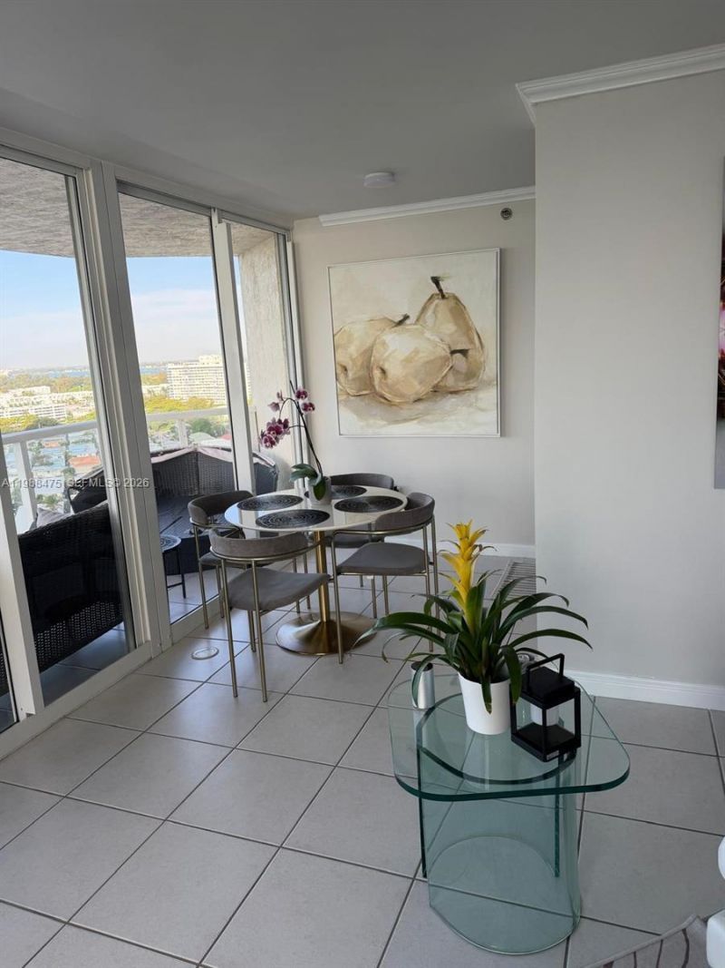 7330 Ocean Ter, Unit 20-C, Miami Beach, FL 33141 Photo