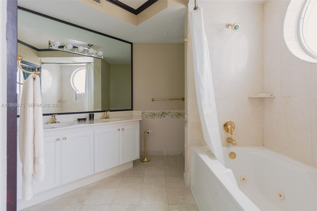 7330 Ocean Ter, Unit 20-C, Miami Beach, FL 33141 Photo