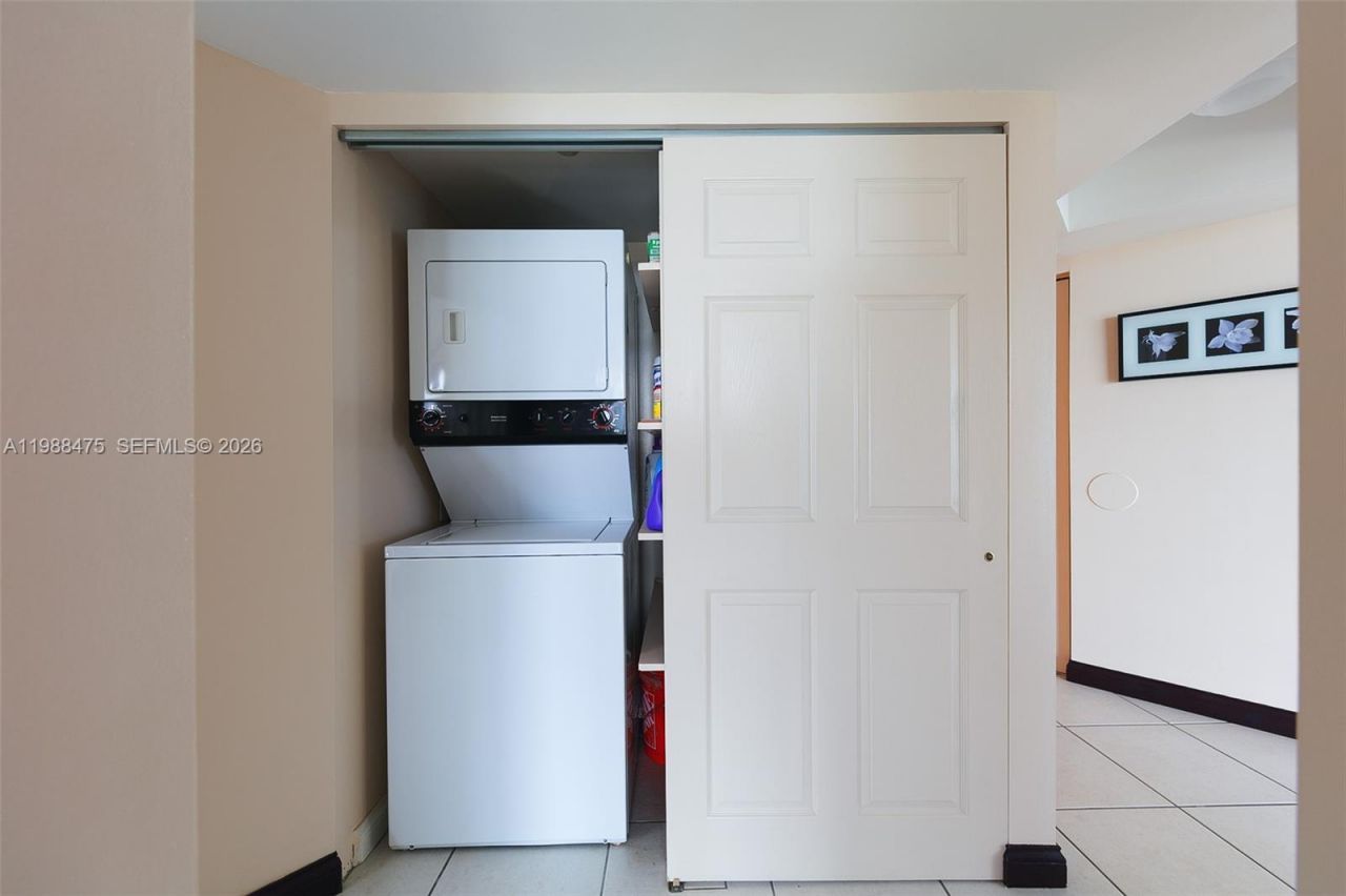 7330 Ocean Ter, Unit 20-C, Miami Beach, FL 33141 Photo