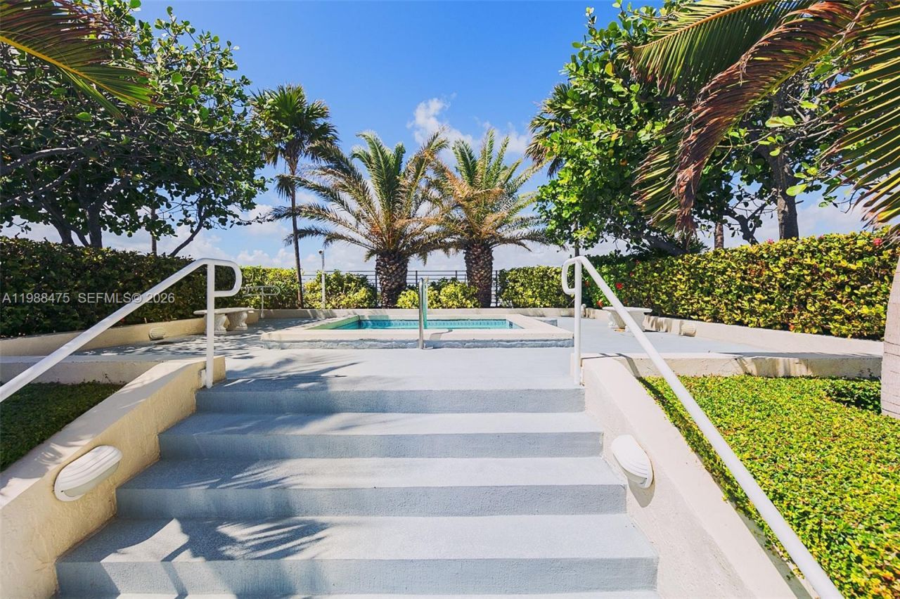 7330 Ocean Ter, Unit 20-C, Miami Beach, FL 33141 Photo