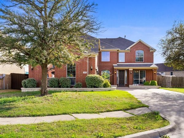 5556 Nacogdoches Trail , Grand Prairie, TX 75052