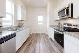 125 Admiral St photo 4