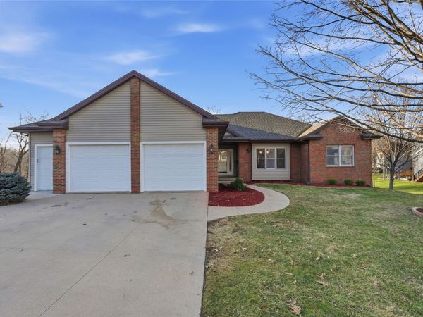 3427 Riverbend Drive NE, Cedar Rapids, IA 52411