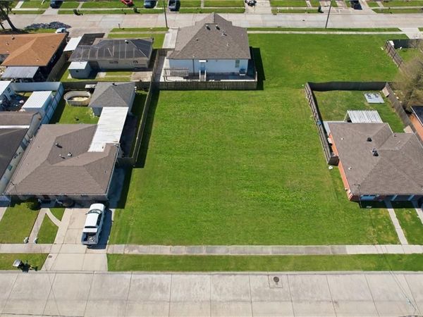 2920 CHALONA Drive , Chalmette, LA 70043