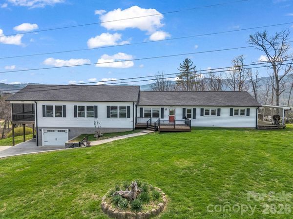 1086 Carters Ridge Road, Spruce Pine, NC 28777