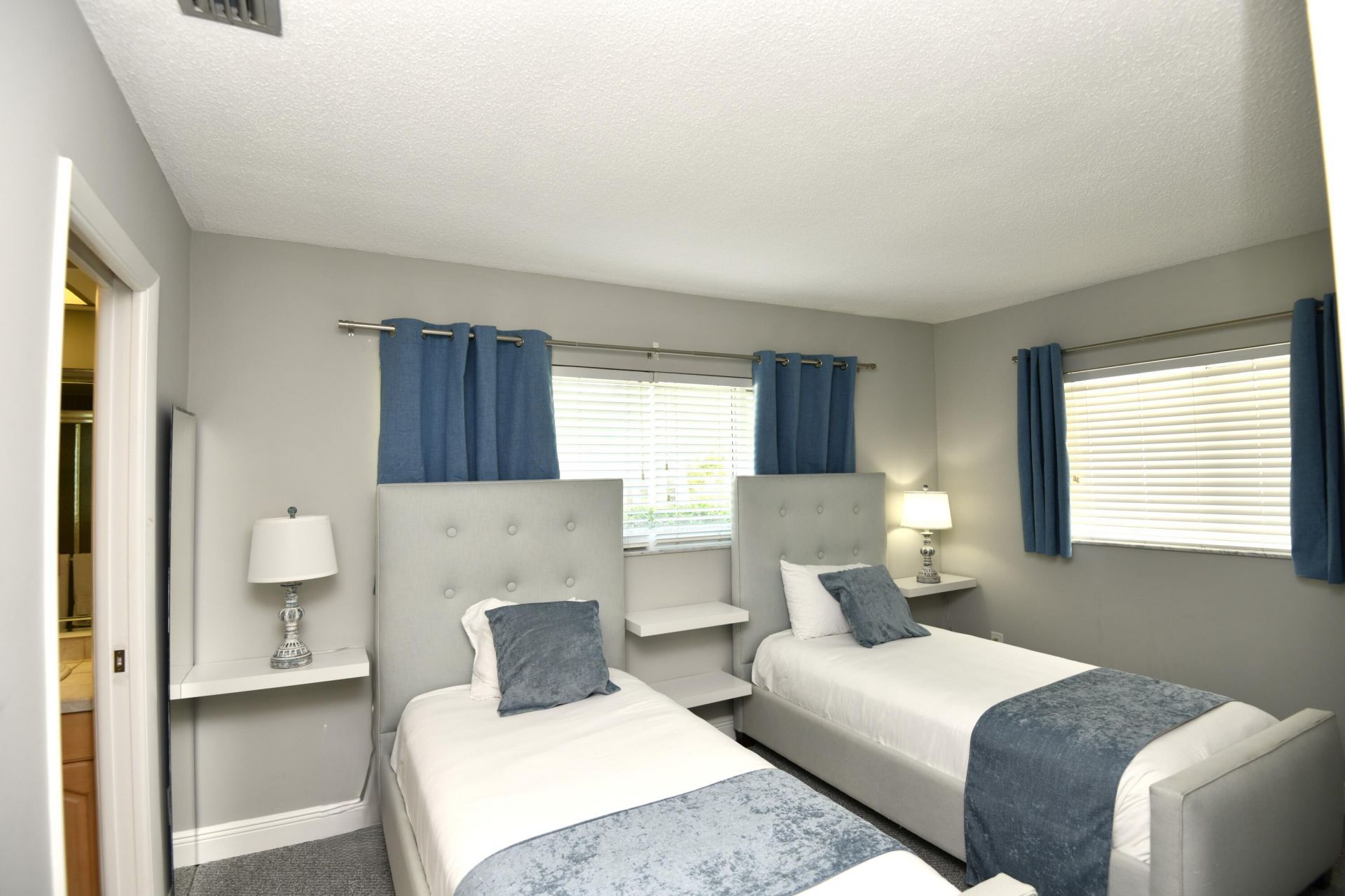 336 Tacoma Lane, West Palm Beach, FL 33404 Photo