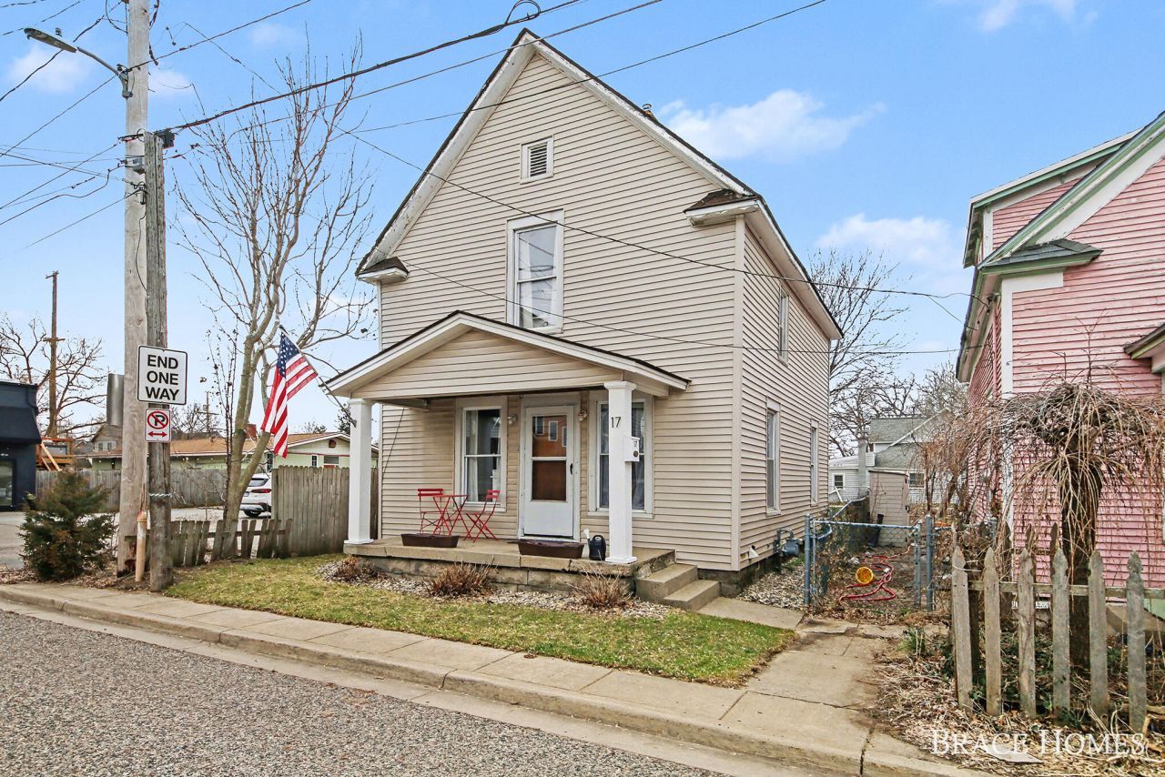 17 Vandine Place Ne, Grand Rapids, MI 49503 Main Photo
