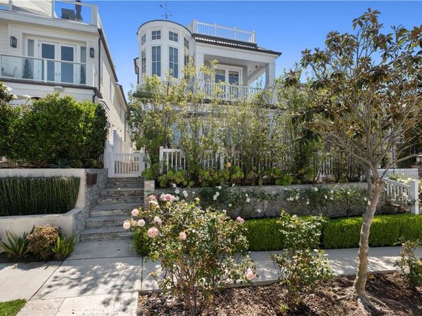 718 Poinsettia Avenue, Corona Del Mar, CA 92625