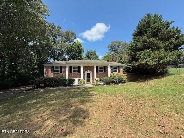 8915 Ripon Circle, Knoxville, TN 37923