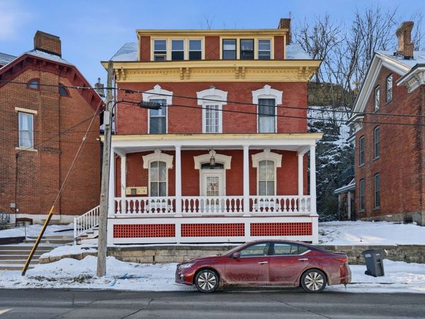 306 W Locust Street , Dubuque, IA 52001