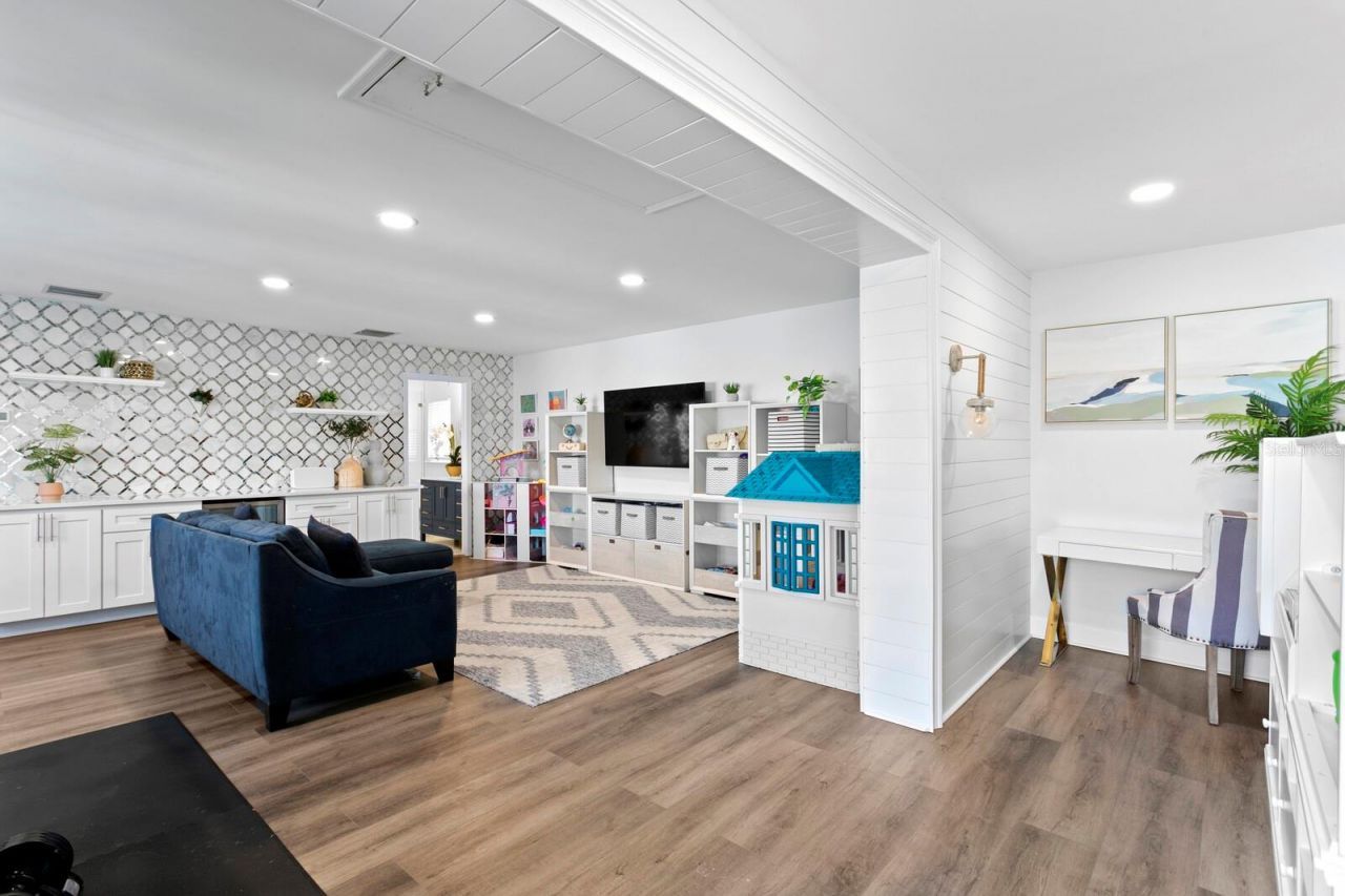 3915 Snapper Pointe Drive, Tampa, FL 33611 Photo