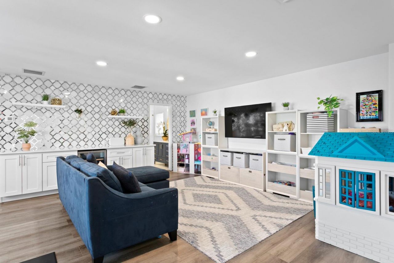 3915 Snapper Pointe Drive, Tampa, FL 33611 Photo