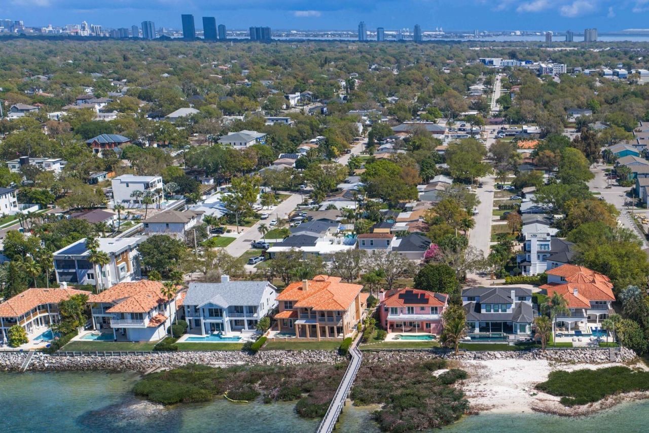 3915 Snapper Pointe Drive, Tampa, FL 33611 Photo