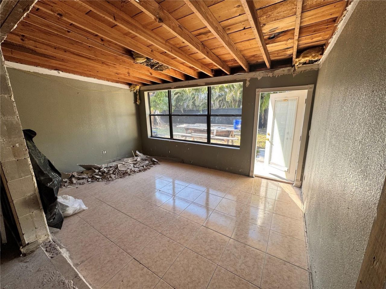 651 69th Avenue S, Saint Petersburg, FL 33705 Photo