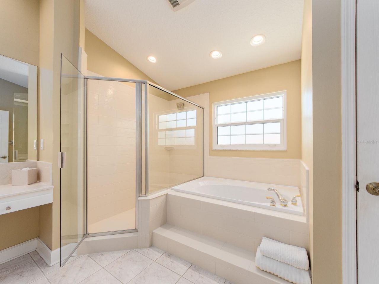 139 Yacht Club Circle, North Redington Beach, FL 33708 Photo