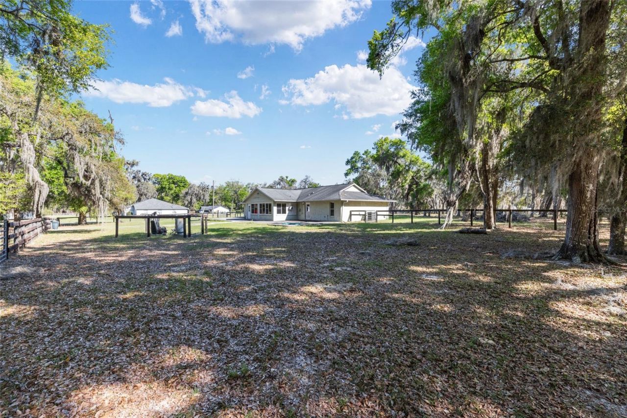 4885 NE 132nd Place , Anthony, FL 32617 Photo