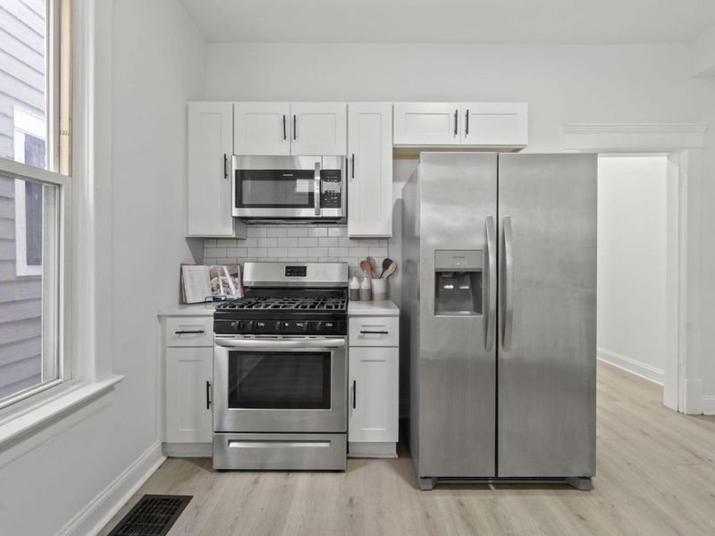 550 W Town Street , Columbus, OH 43215 Photo 10