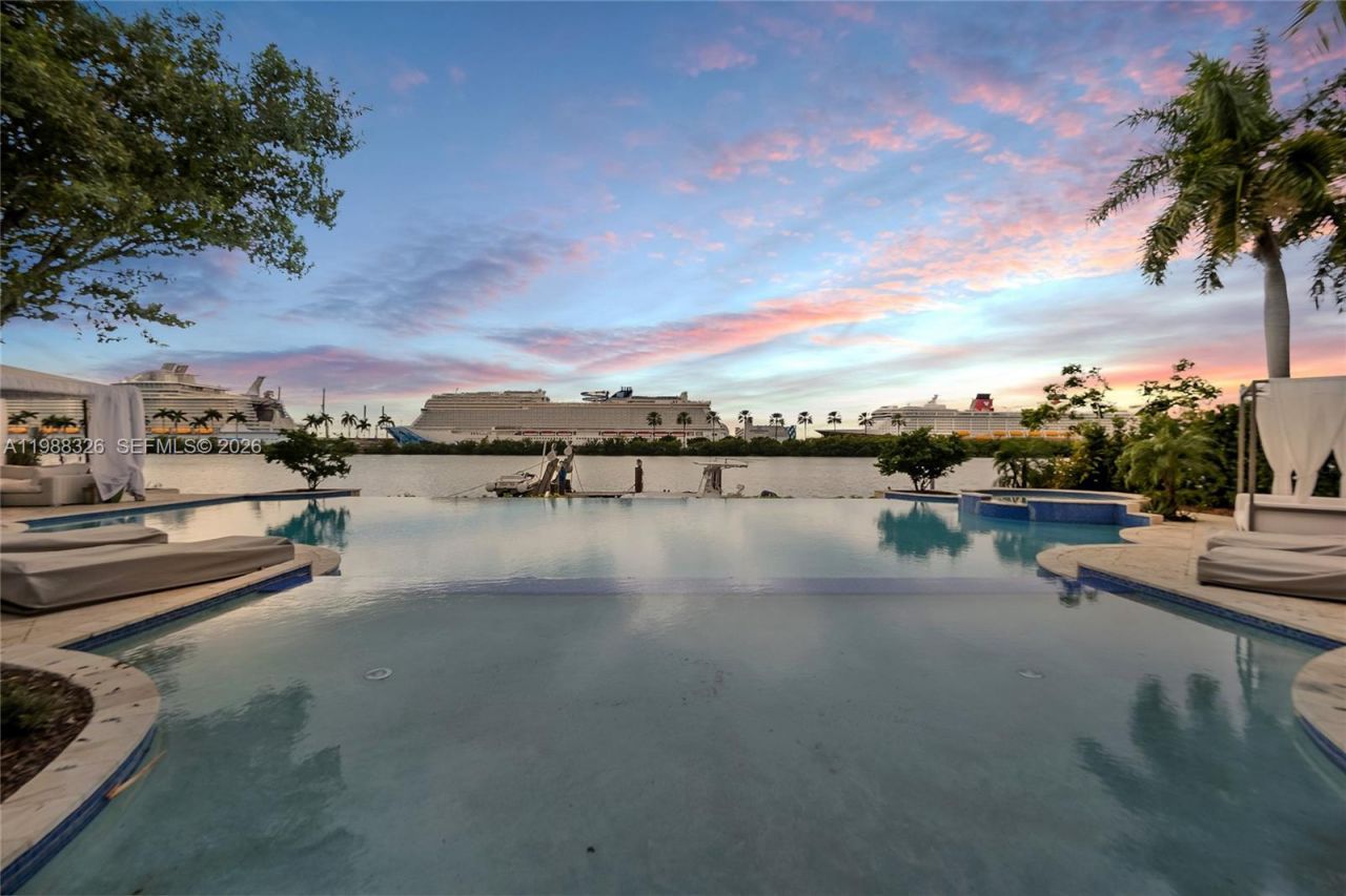 100 Palm Ave , Miami Beach, FL 33139 Photo